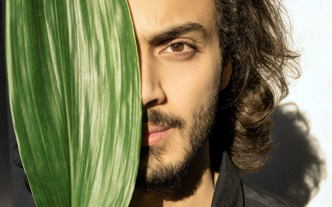 Man thinking about how to compliment someone